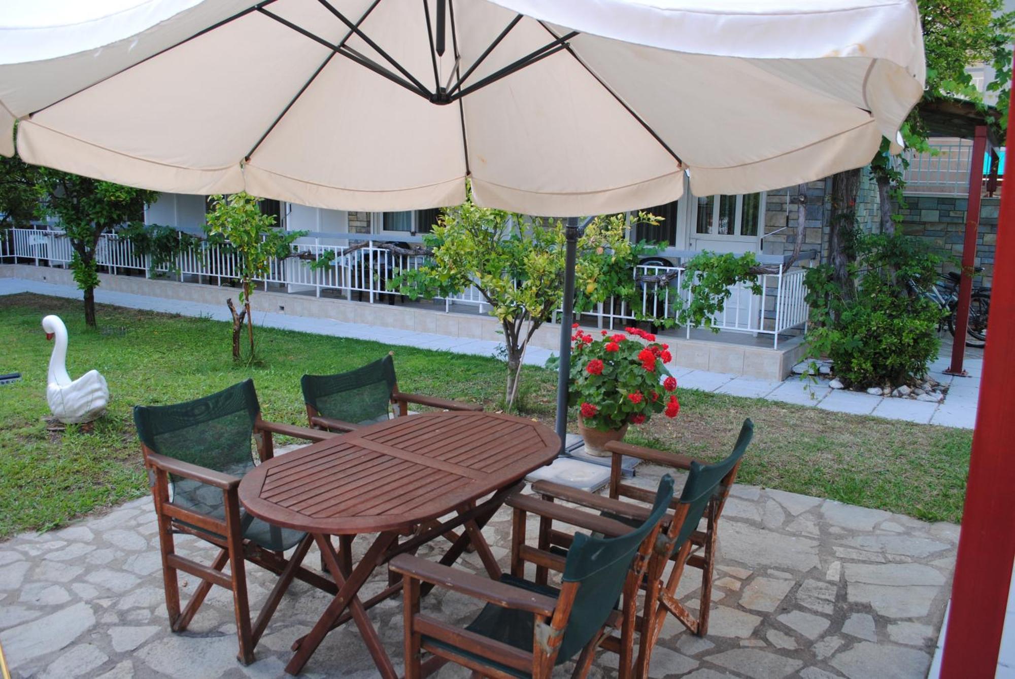 Artemis Apartments Paralia Dionisiou Exterior foto